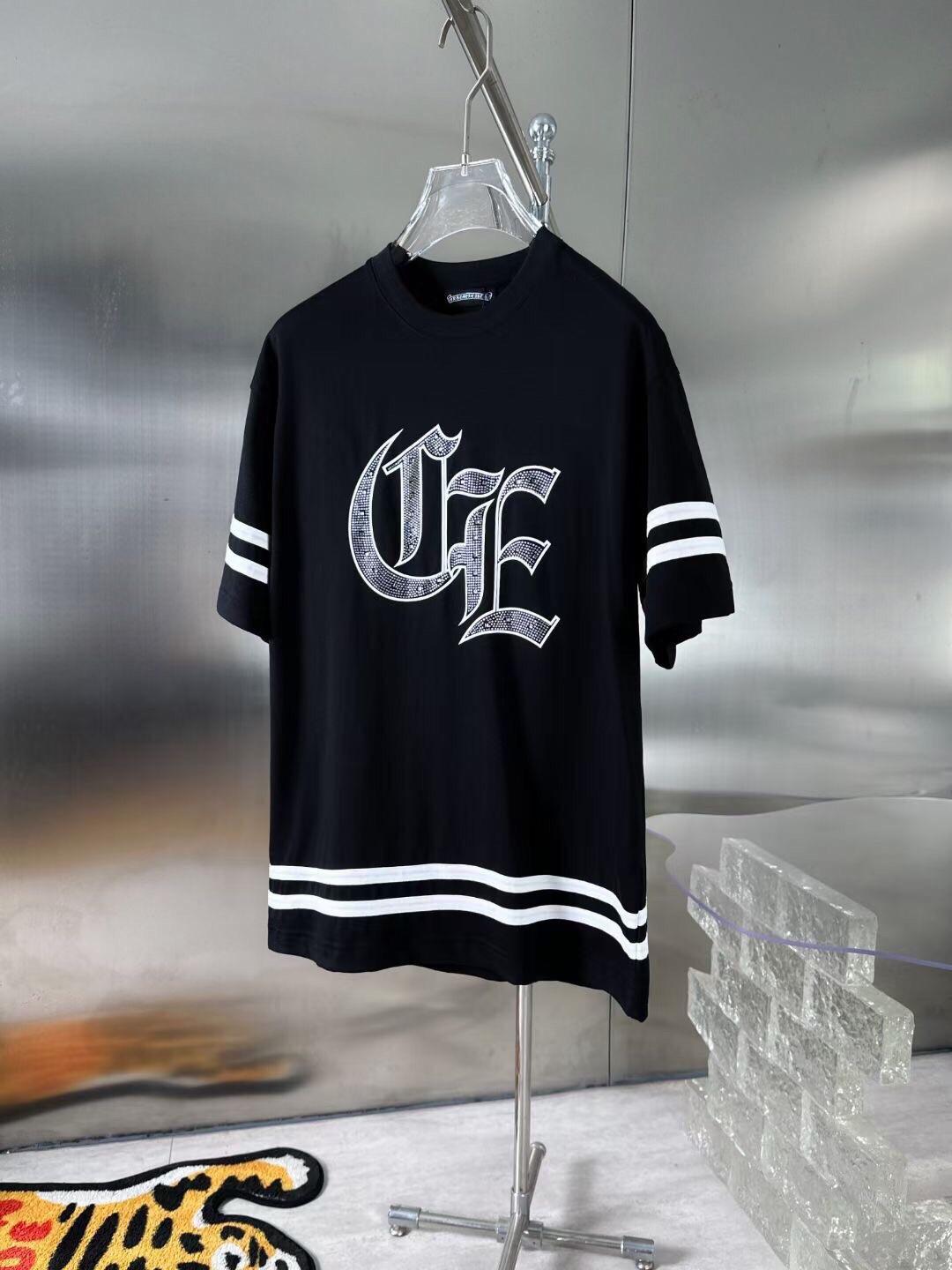 T-shirt Black - White CE