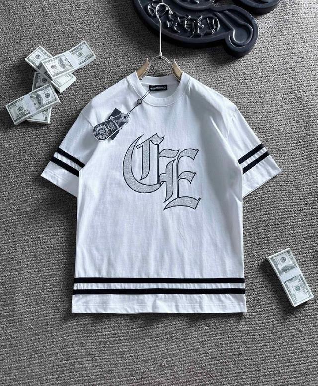 T-shirt Black - White CE